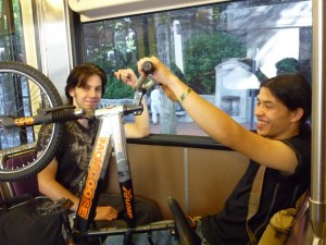 電車の中の自転車